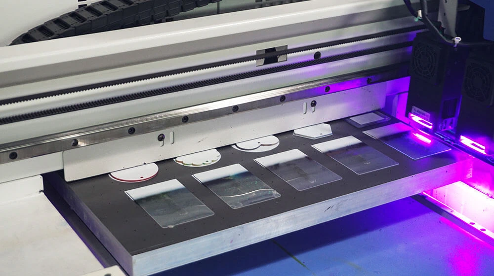 6090 UV printer prints various shapes